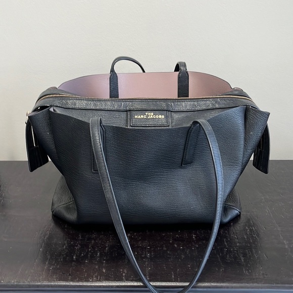 Marc Jacobs Handbags - Marc Jacobs Shoulder Bag